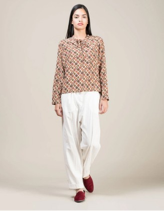 Chemise rayée, créez facilement un look frais et raffiné